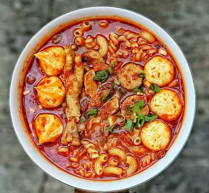 Seblak pedas level naga